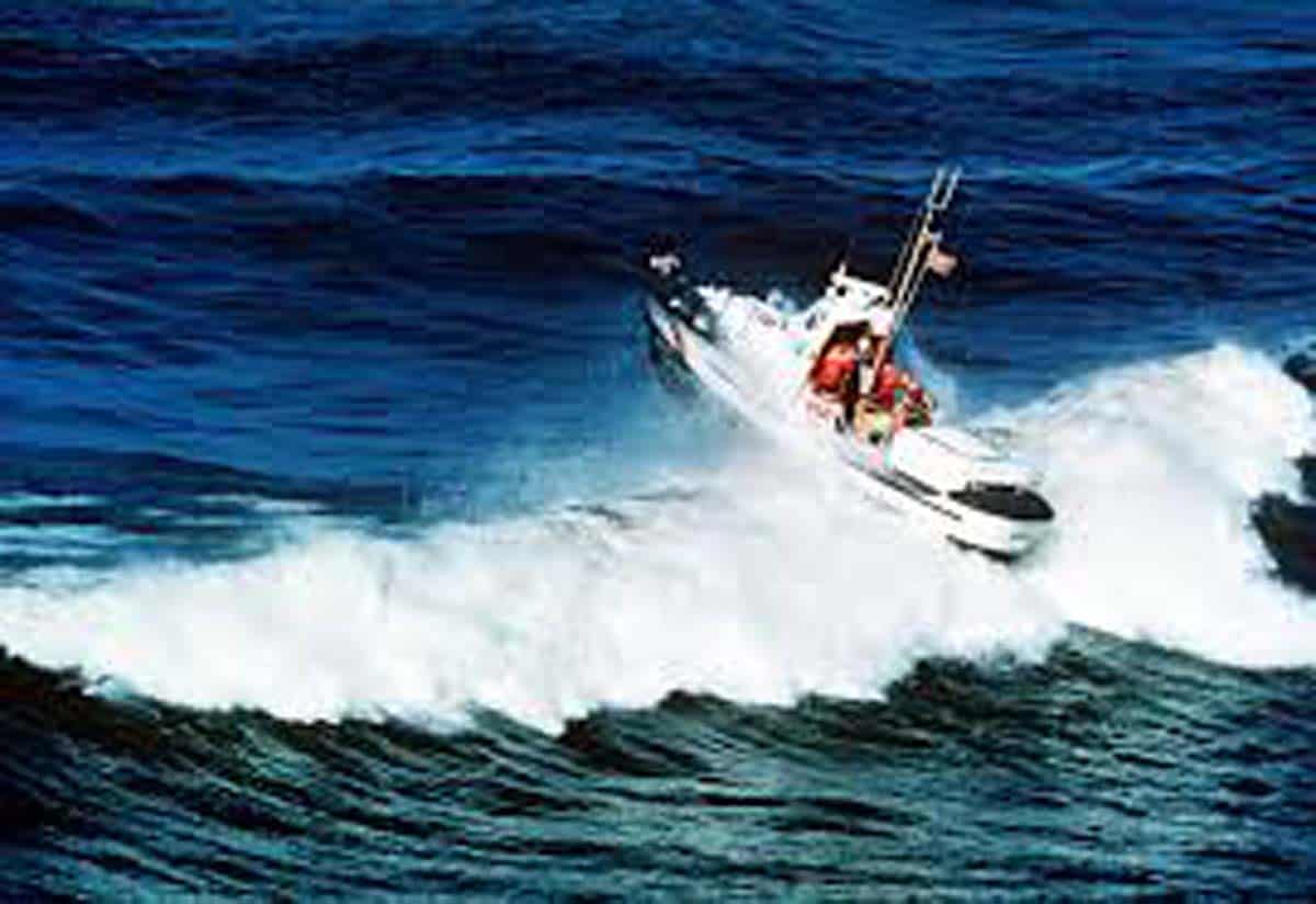 How To Drive A Boat In Rough Water 1